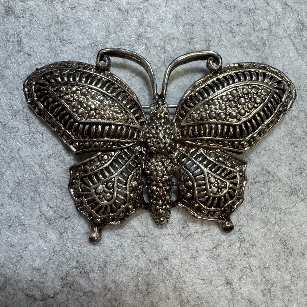 Vintage Silver-Tone Butterfly Brooch Pin Intricate Filigree Design & Rhinestone